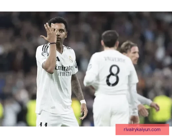 菲戈在皇马时期表现稳健，成为球队攻防核心之一