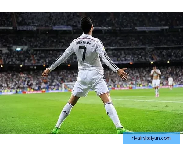 贝肯鲍尔职业荣誉持续备受关注，昔日足坛巨星展现出杰出成就。